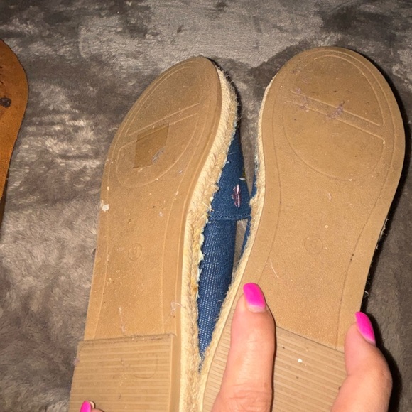 MINNETONKA MOCCASINS!! 2 PAIRS WITH EXTRA BONUS PAIRS - Picture 14 of 14